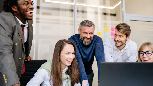 estrategias-para-resolver-la-escasez-de-talento-TI-it-nova