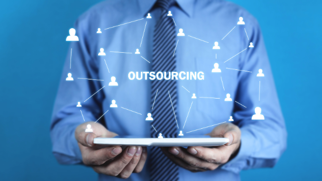 outsourcing-como-solucion-a-la-escasez-de-talento-TI-it-nova