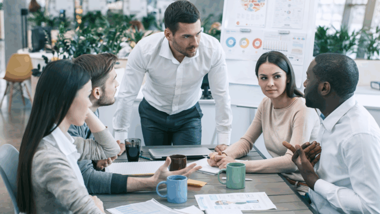talento-TI-colaborando-con-áreas-de-negocio-en-empresas-digitales-it-nova